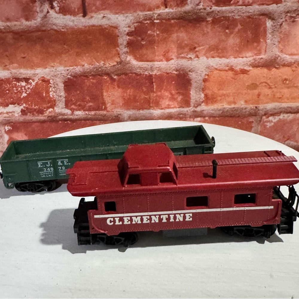 Lot of 2 Model Train Cars Tyco Clementine Caboose / Life-Like EJ&E Freight Car